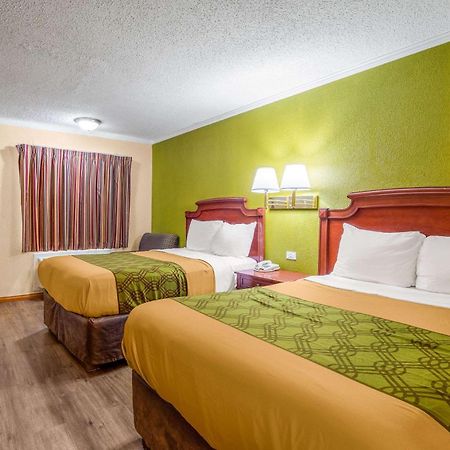 Rodeway Inn & Suites Fort Jackson Columbia Bagian luar foto