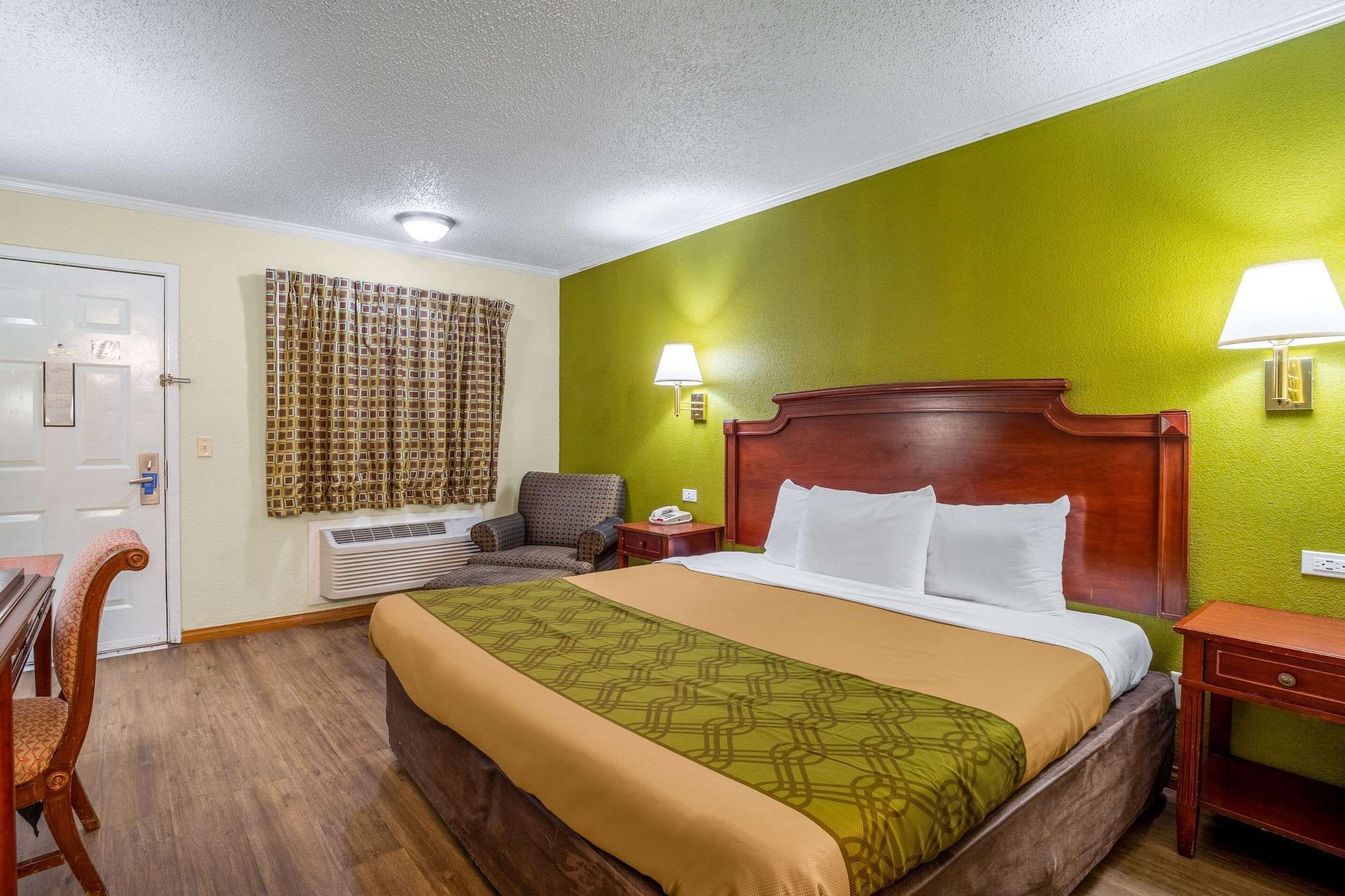 Rodeway Inn & Suites Fort Jackson Columbia Bagian luar foto