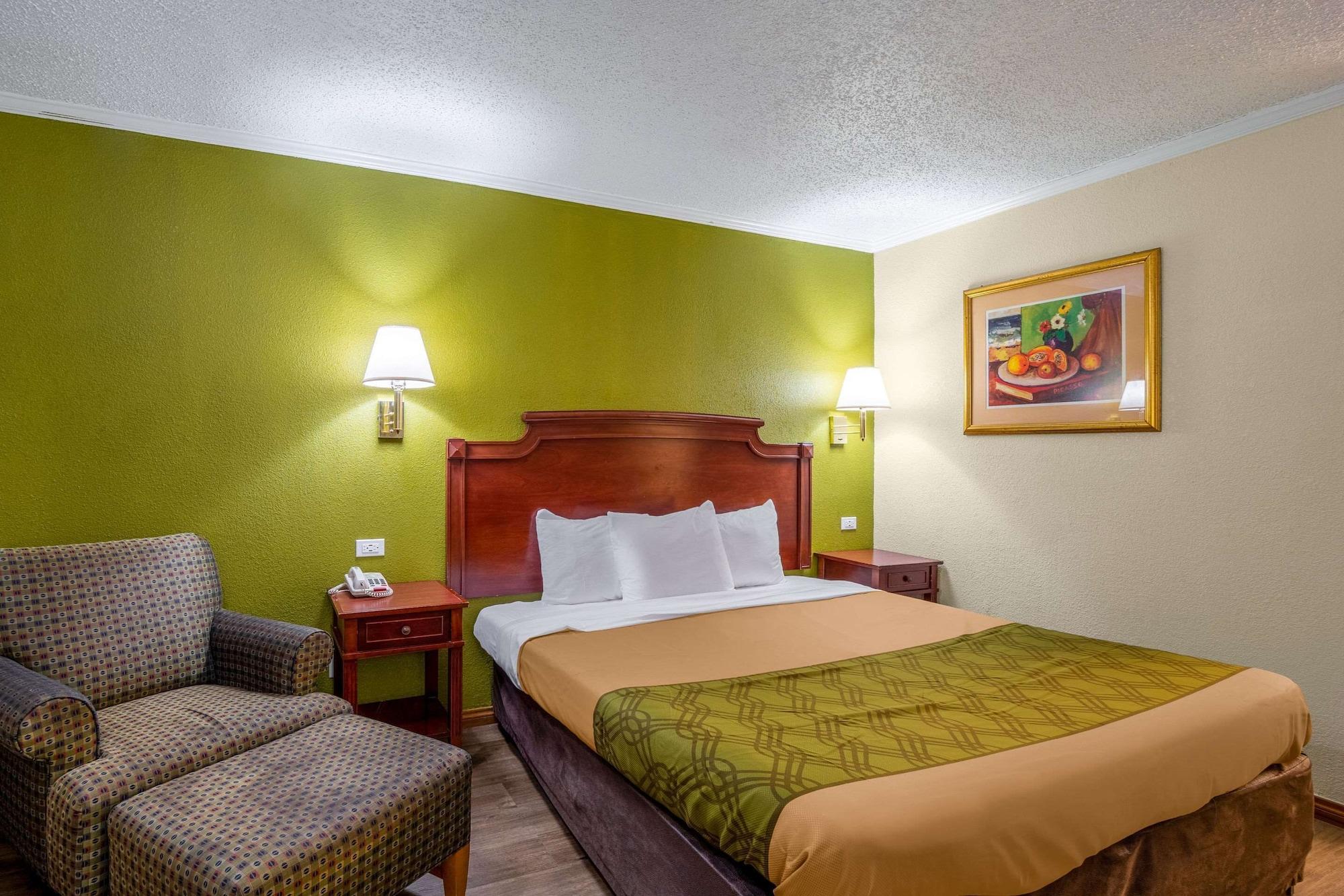 Rodeway Inn & Suites Fort Jackson Columbia Bagian luar foto