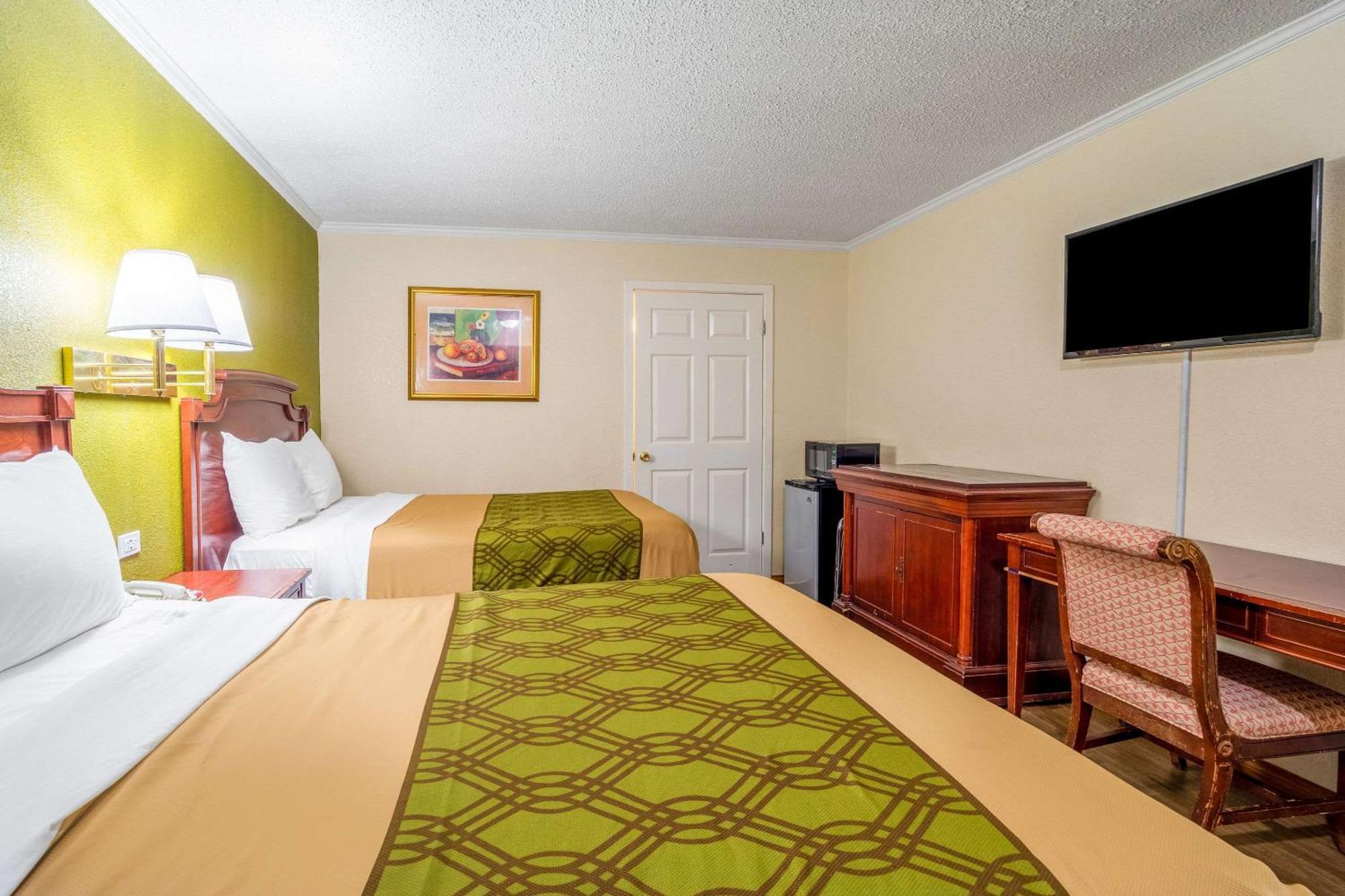 Rodeway Inn & Suites Fort Jackson Columbia Bagian luar foto