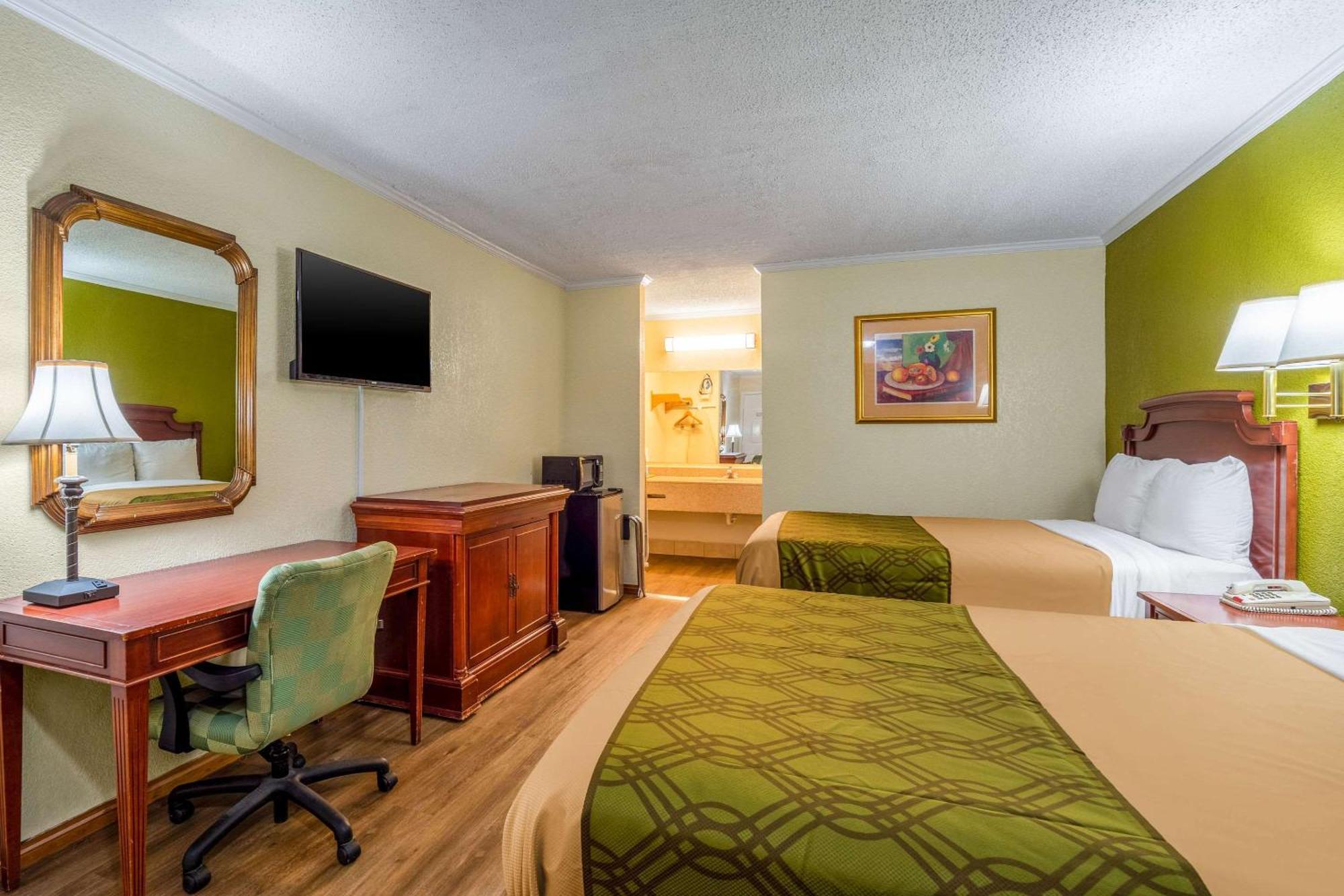 Rodeway Inn & Suites Fort Jackson Columbia Bagian luar foto