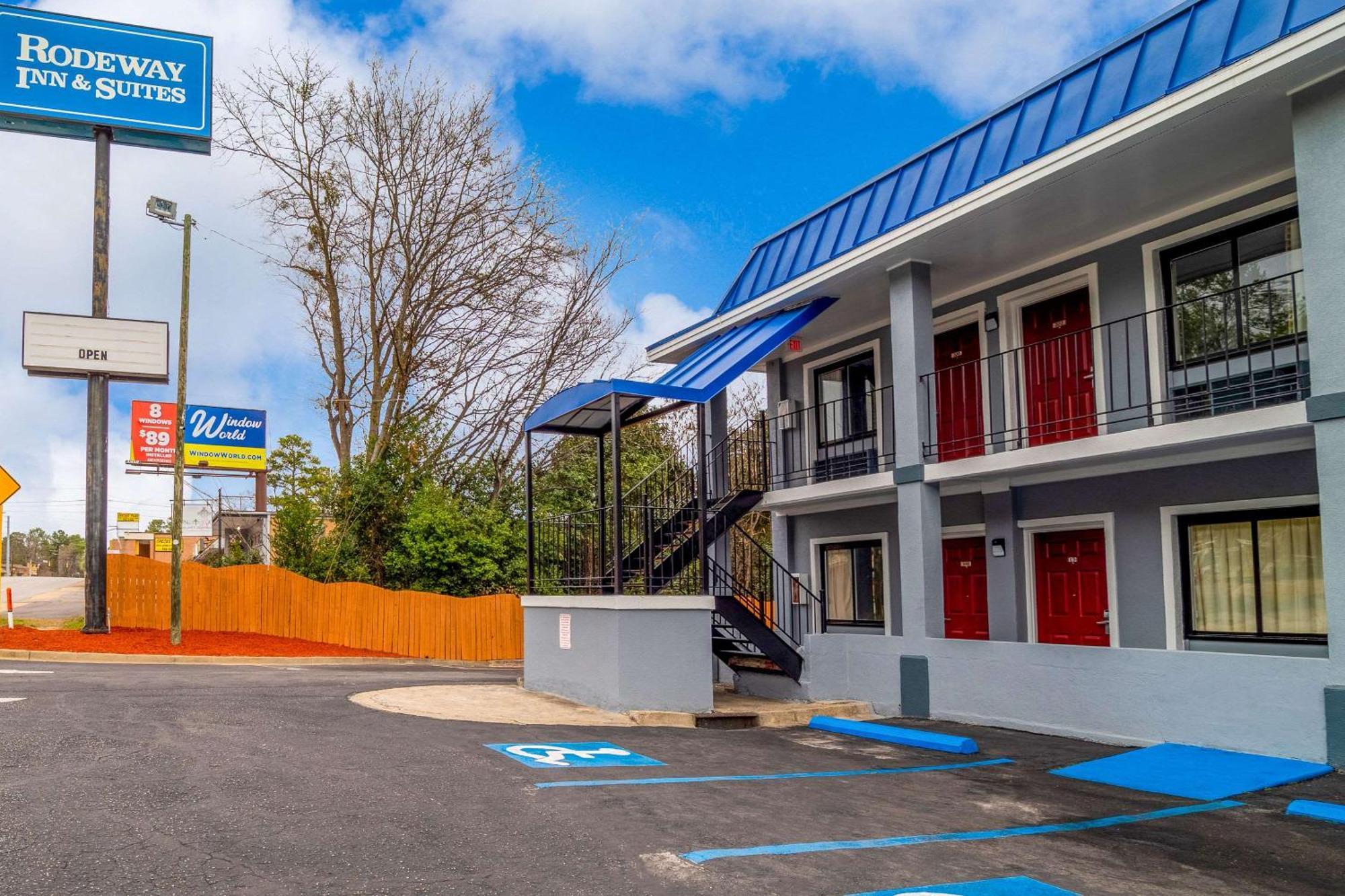Rodeway Inn & Suites Fort Jackson Columbia Bagian luar foto