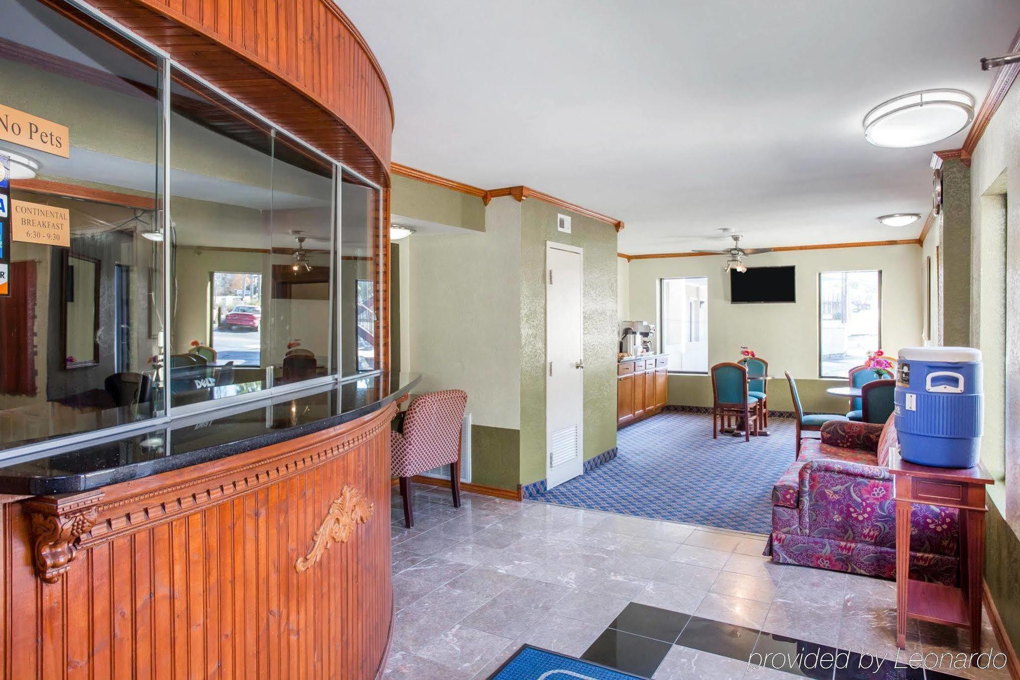 Rodeway Inn & Suites Fort Jackson Columbia Bagian luar foto