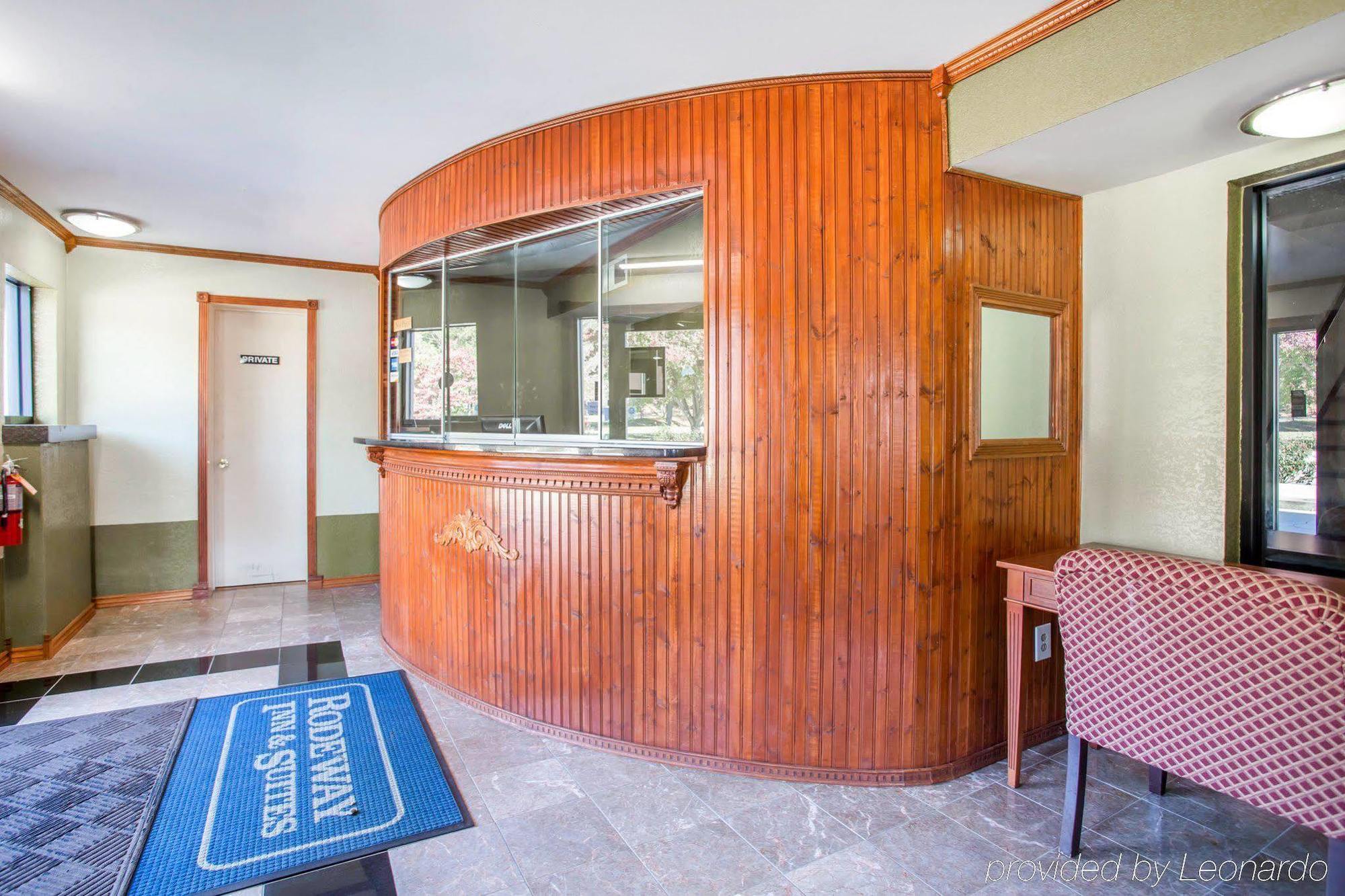 Rodeway Inn & Suites Fort Jackson Columbia Bagian luar foto