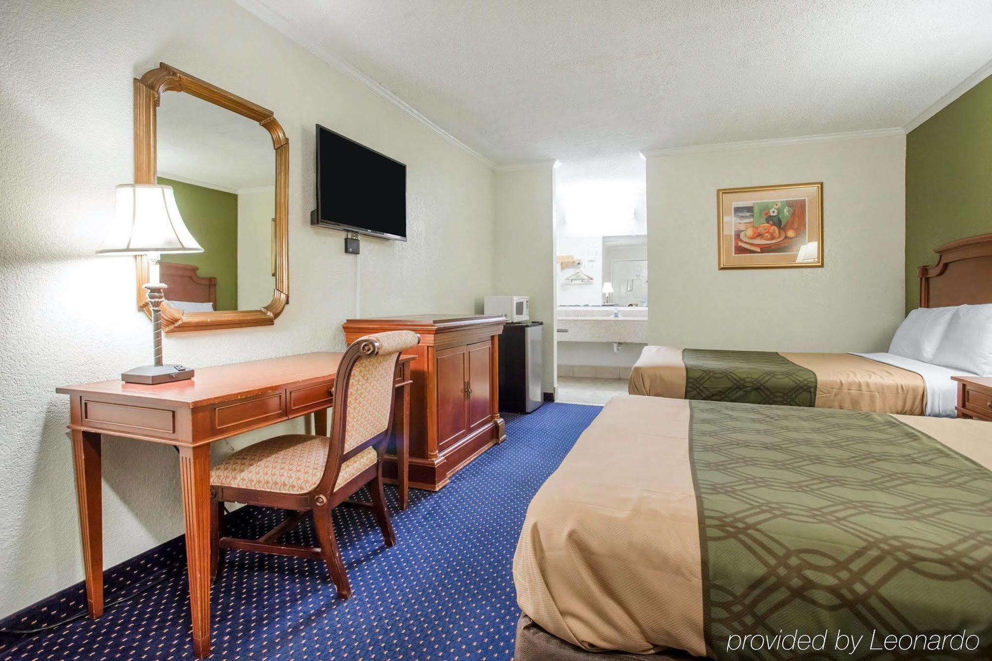 Rodeway Inn & Suites Fort Jackson Columbia Bagian luar foto